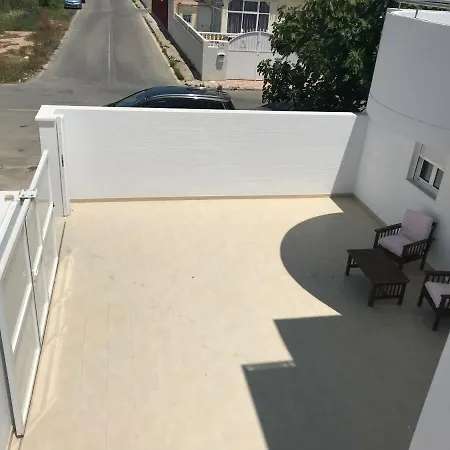 Homely Duplex Las Lagunas Appartement